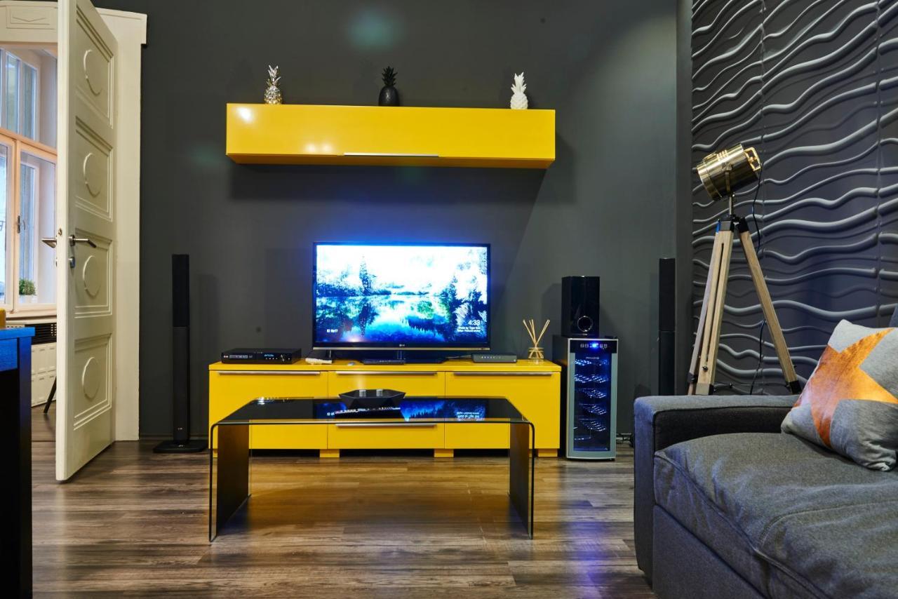 Central Location Yellow-Black Apartment 부다페스트 외부 사진