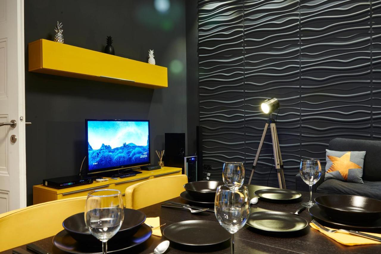 Central Location Yellow-Black Apartment 부다페스트 외부 사진